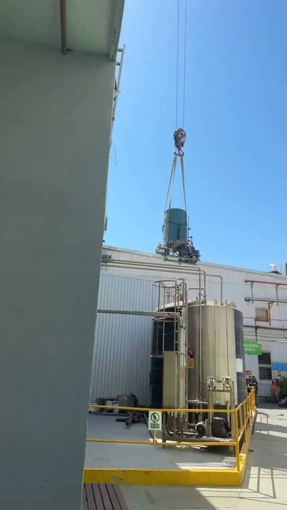 Izaje de caldera con grúa